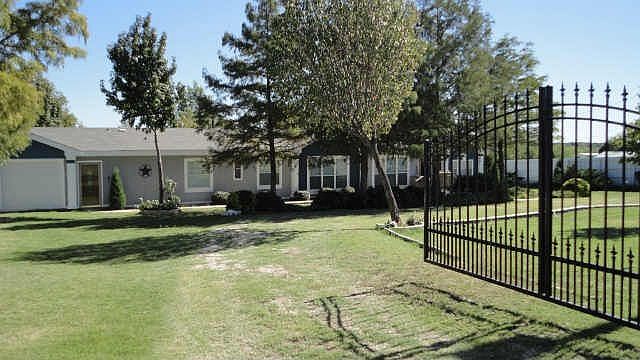 1st image of 2220 Daniels Dr