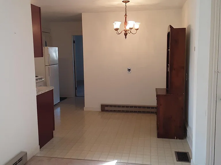 606 Farmington Ave — Photo 7