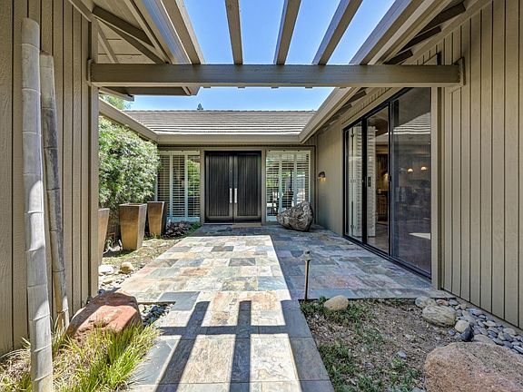 4th image of 11390 Huntington Village Ln