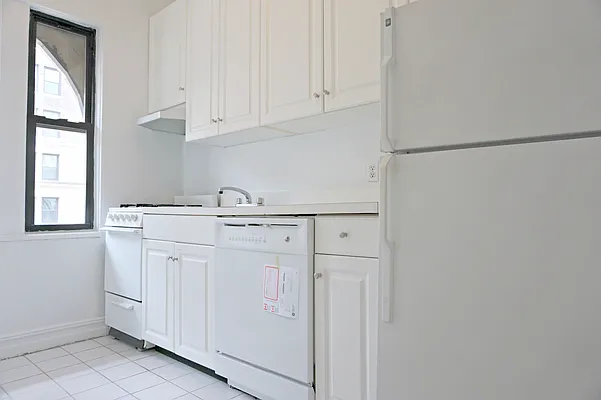 Rented by Metropolitan Equities | media 7