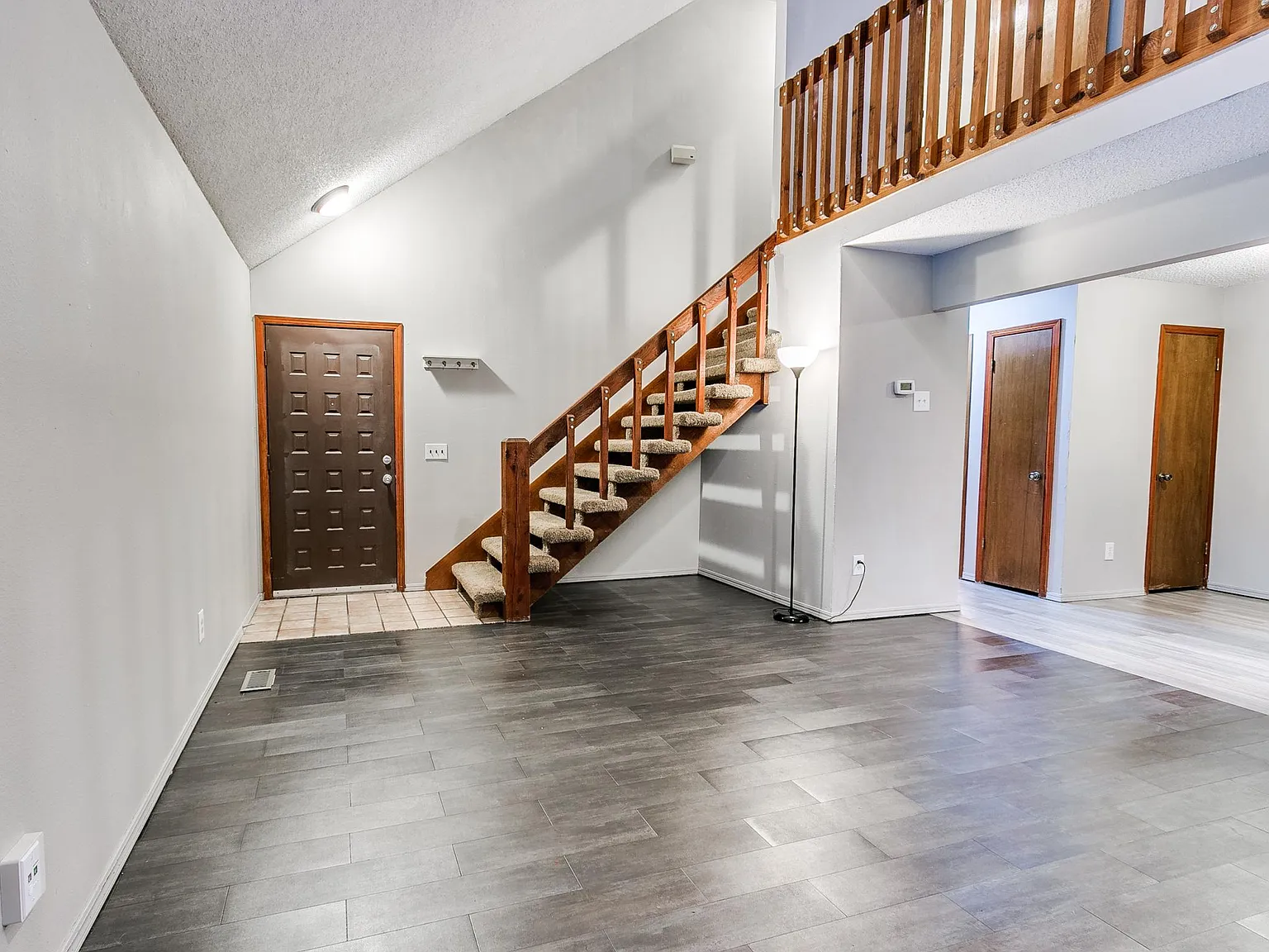 13901 Fairhill Ave — Photo 2