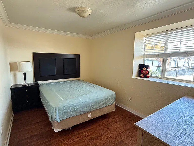 1550 Cross Lake Blvd #C — Photo 3