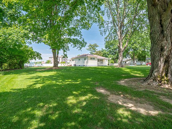 4th image of 5830 Norcroft Dr