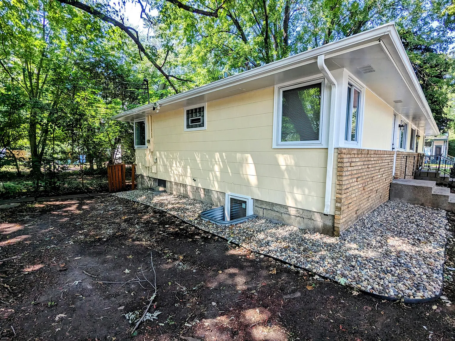 Newly remodeled, 3 bed plus den 1.0 bath, 1228 sqft — Photo 3