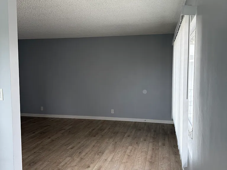 640 Hill St — Photo 8