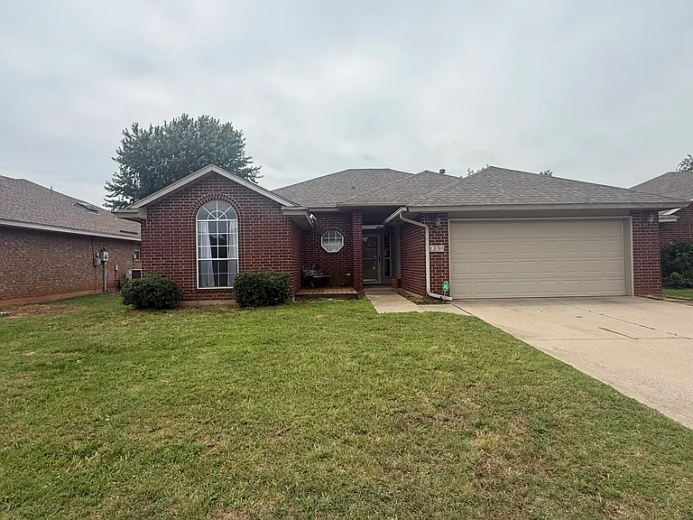 720 Night Hawk Dr — Photo 1