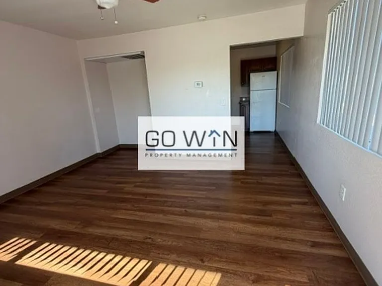 1325 N 30th Dr — Photo 3