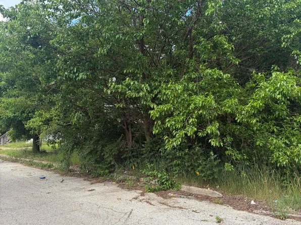 725 W 7th Ave, Gary, IN 46402