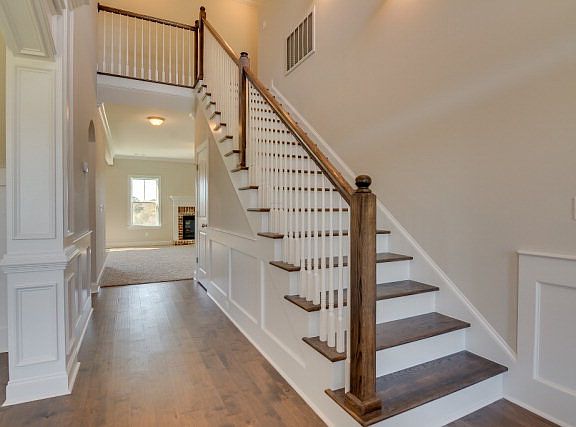 4th image of 209 Hazelwood Ct