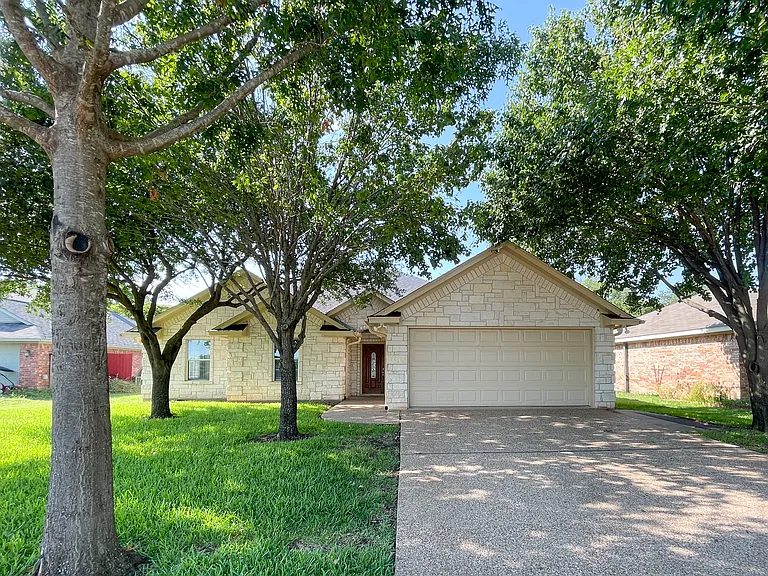 109 Red Oak Rd — Photo 2