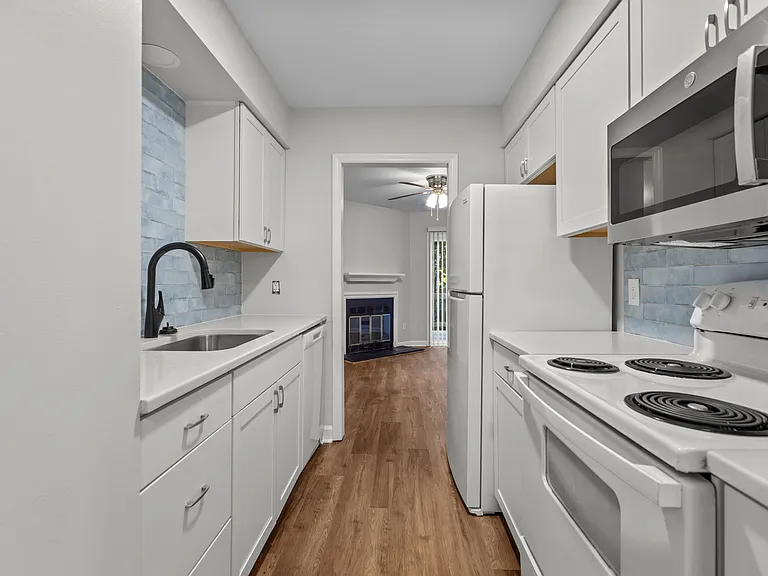 5375 Wayne St #C — Photo 10