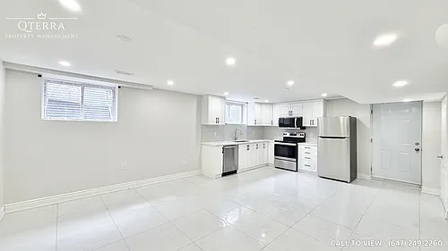 923 Guinness Cres #2 Photo 1