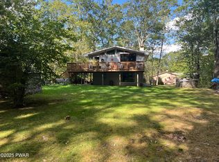 108 Cottonwood Dr, Hawley, PA 18428