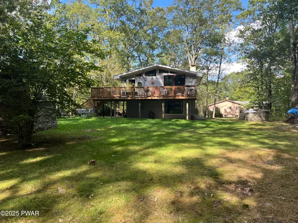 108 Cottonwood Dr, Hawley, PA 18428