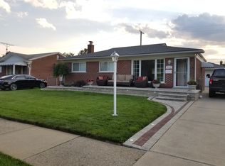 6015 Plainfield St, Dearborn Heights, MI 48127