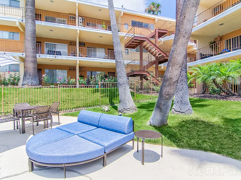 The Diplomat Apartments — Photo 9