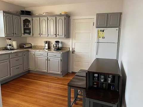 3 bed, 900 sqft, $2,200 — Photo 1