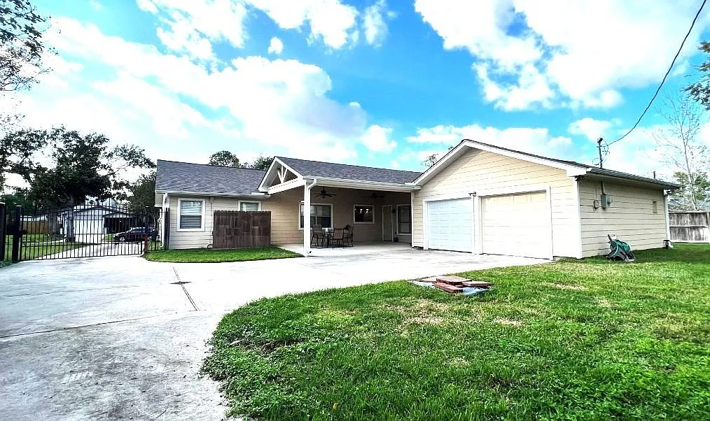 3 bed, 2.0 bath, 2039 sqft, $2,695 — Photo 3