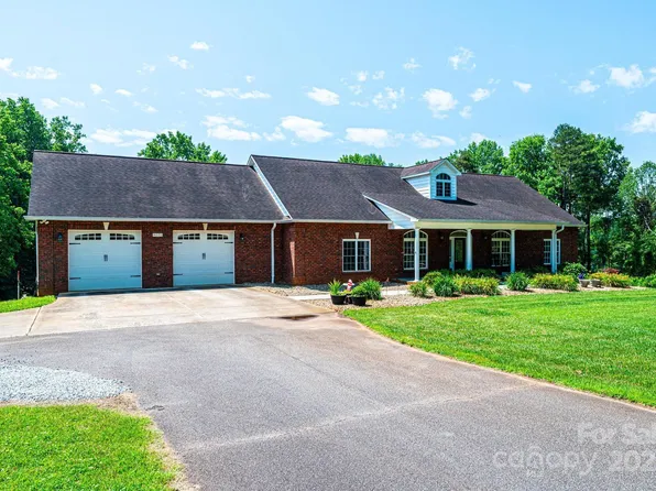 4010 Carlton Dr, Claremont, NC 28610