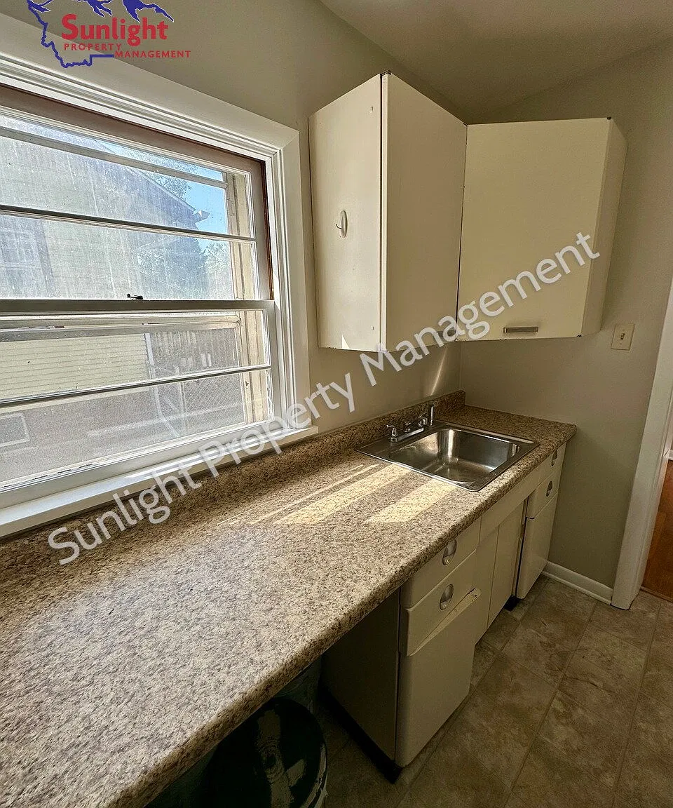 Studio, 1.0 bath, $850 — Photo 4