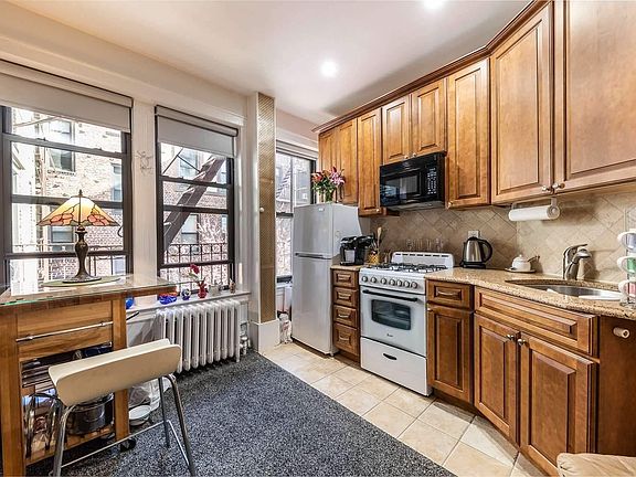 5th image of 12 Hempstead Ave APT 2O
