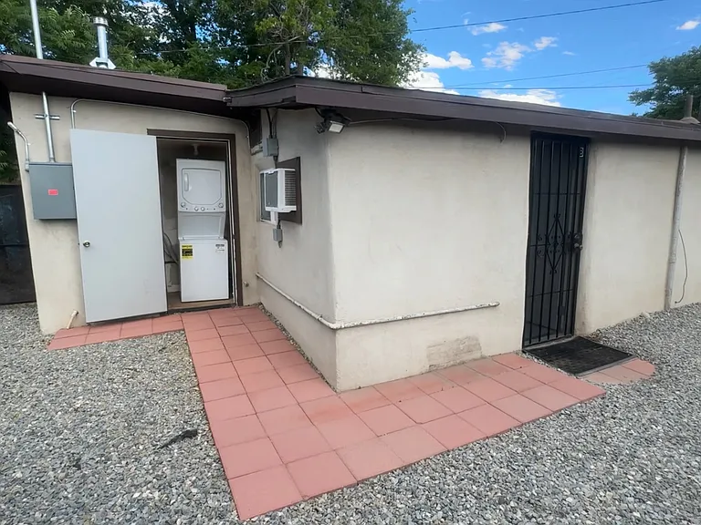318 Santa Fe Ave SW #B — Photo 16