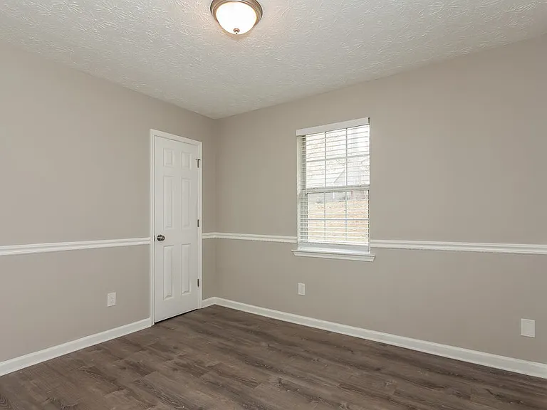 915 Walnut Creek Ln — Photo 12