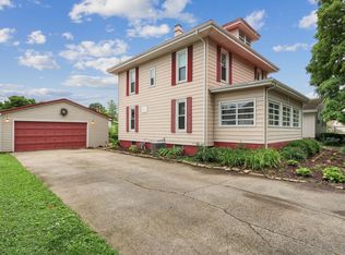 210 W Byron St, Sidney, IL 61877