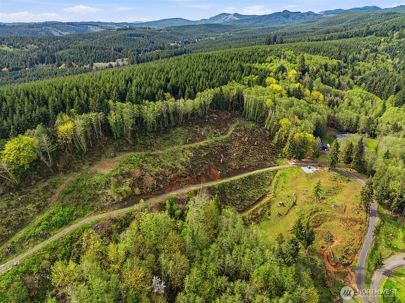 5th image of 505 Apple Creek