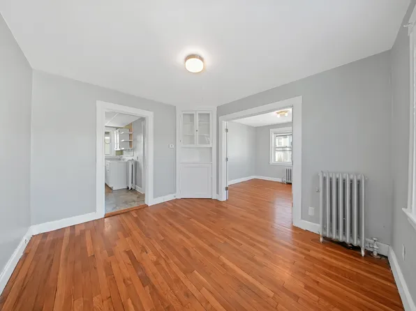 25 5th Ave APT 2, Quincy, MA 02169