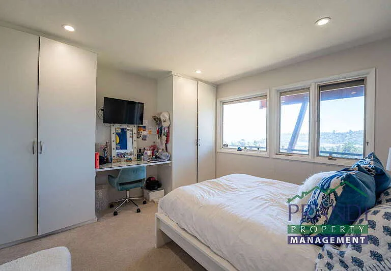 1478 Vistazo St W — Photo 19