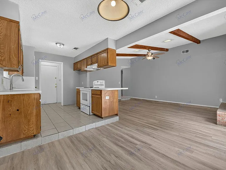 2913 Green Ridge St — Photo 7