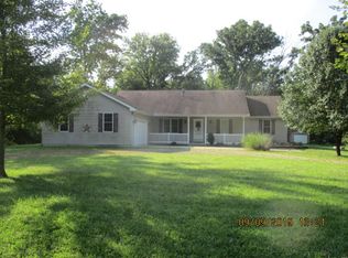 12856 N Ridge Dr, Highland, IL 62249