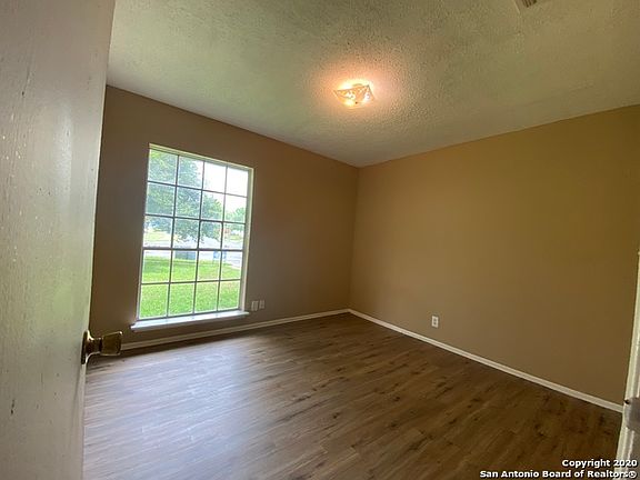 5th image of 8200 Glen Ct