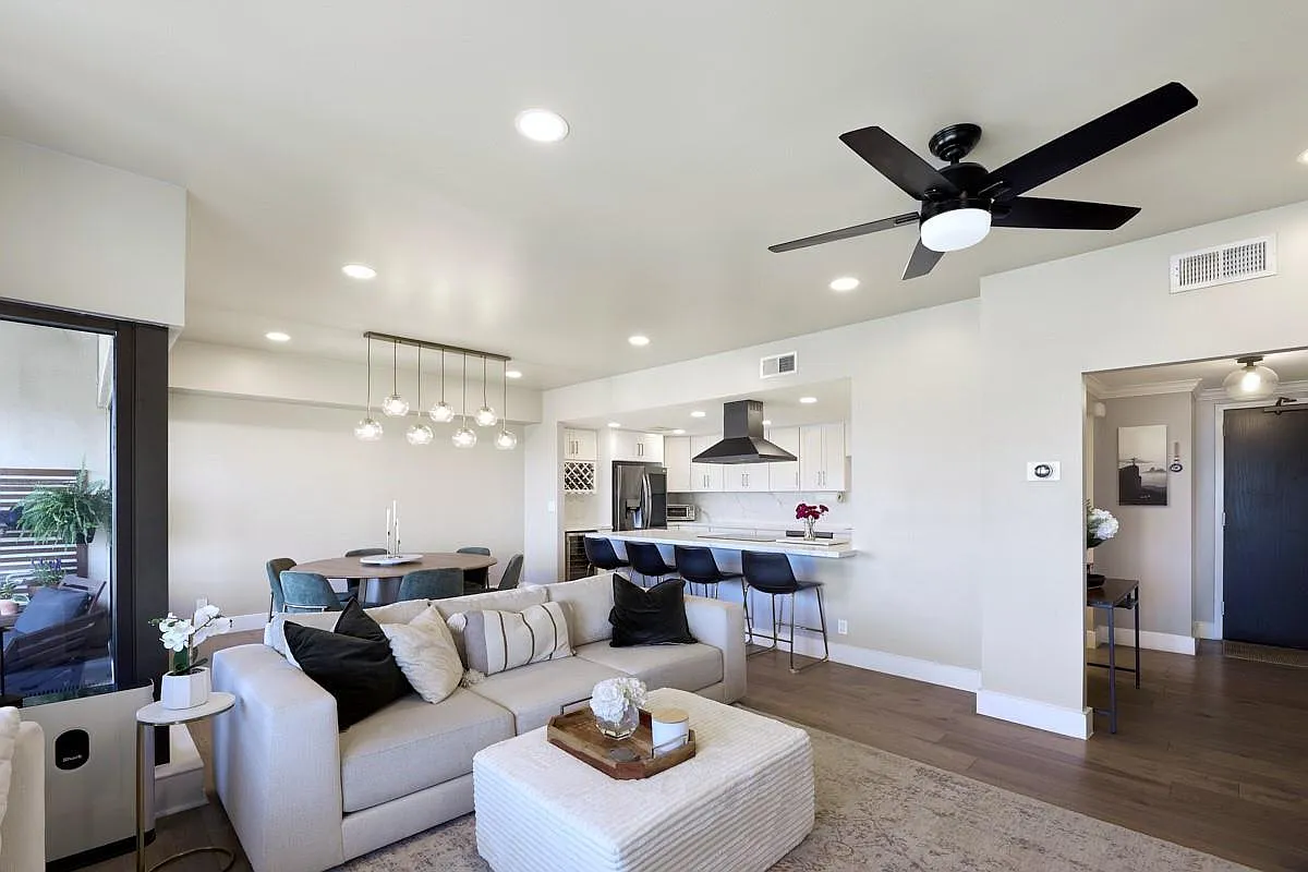 2 bed, 2.0 bath, 1250 sqft, $3,000 — Photo 2