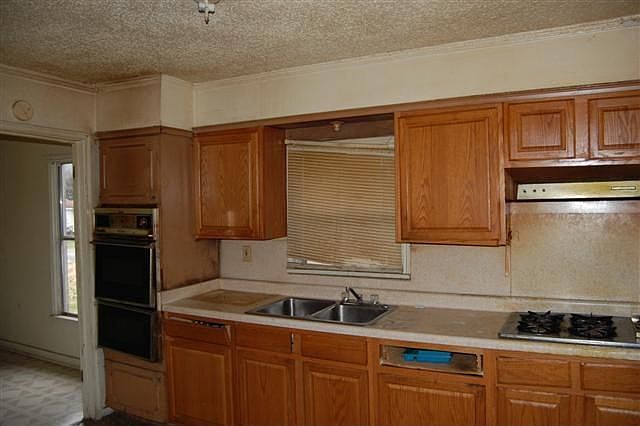 2nd image of 412 Spring St