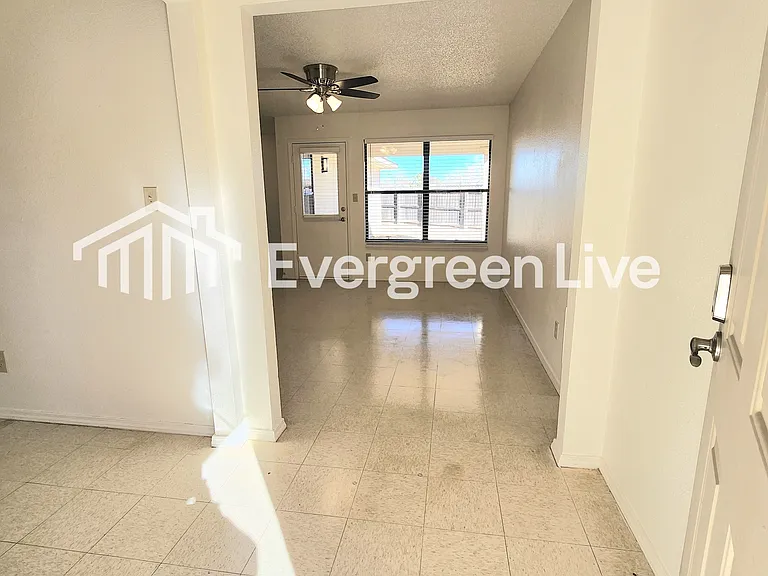 2102 Santa Clara Ct — Photo 3