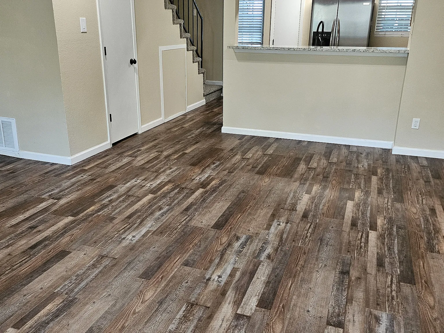 2 bed, 1.5 bath, 976 sqft, $1,675 — Photo 3