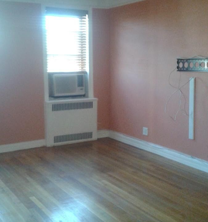 2nd image of 1620 E 2nd St APT 2D
