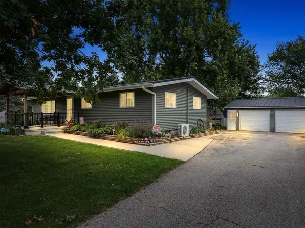 148 Delhi Rd, Manchester, IA 52057