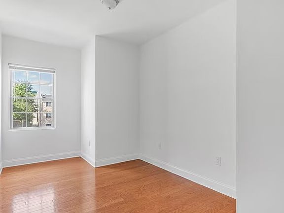 3rd image of 621 N 33rd St #2