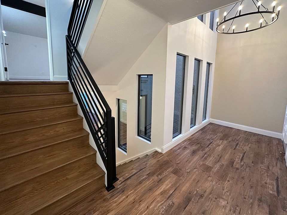 1st image of 524 Sand Hill Cir