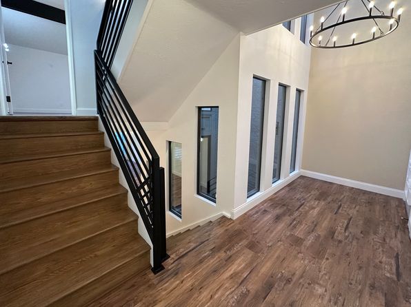 524 Sand Hill Cir