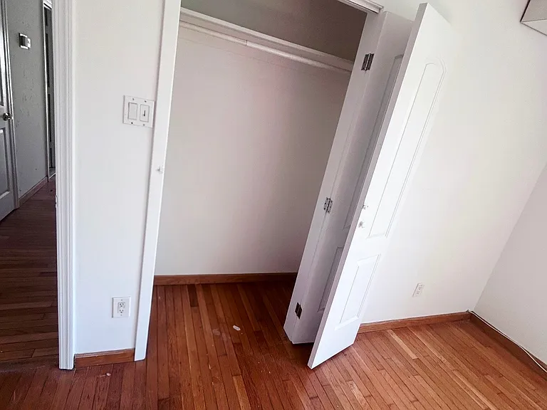386 Erlanger Blvd — Photo 7