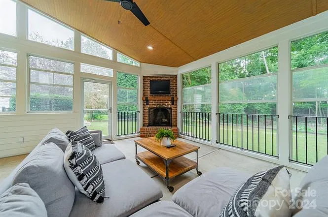 424 Ranelagh Dr — Photo 23