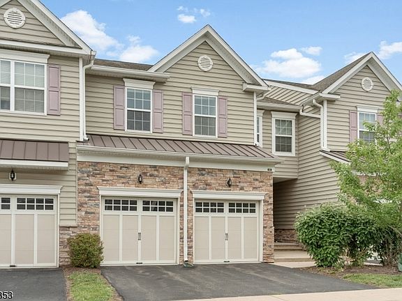 2nd image of 84 Autumn Ln