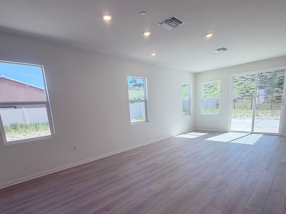 4th image of 1044 Sardinia Dr
