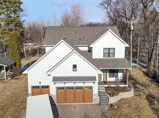 26020 Smithtown Ln, Shorewood, MN 55331