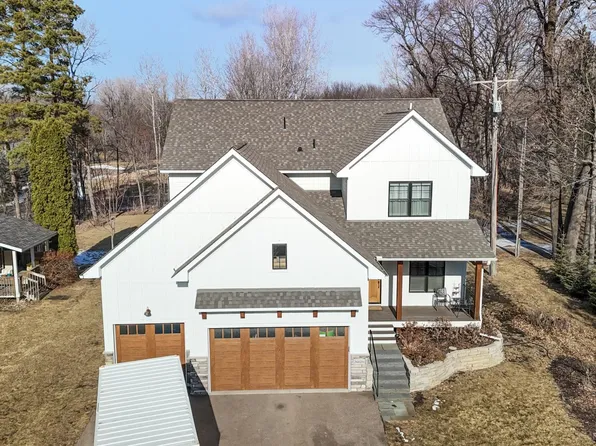 26020 Smithtown Ln, Shorewood, MN 55331