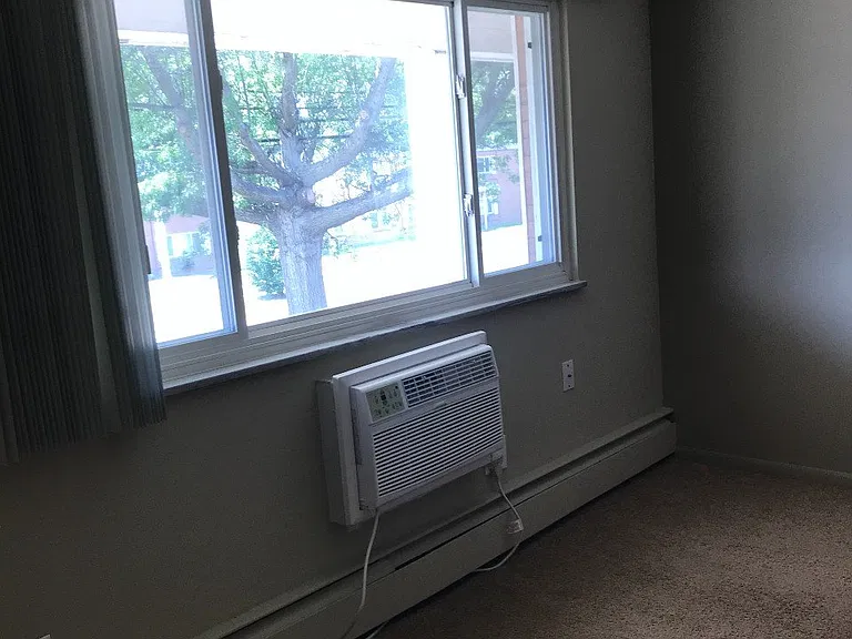 Holland Gardens Apartments — Photo 41
